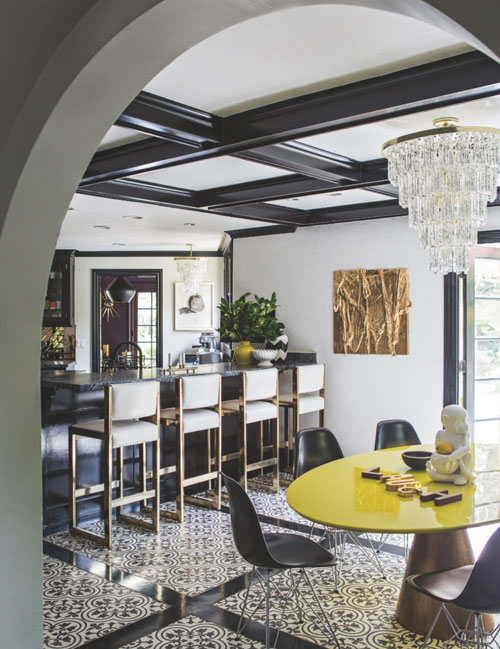 Breakfast Nook with a Cluny pattern