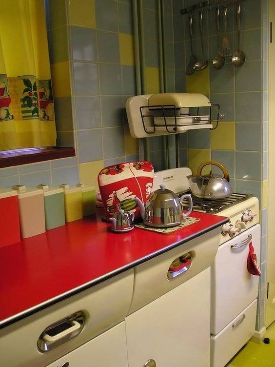 1960s kitchen using ceramic tiles